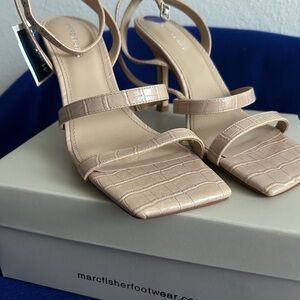 Marc Fisher Tan Heels Elegant Design
New
